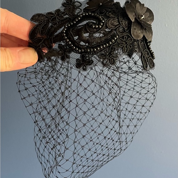COPY - Fascinator - Picture 2 of 3